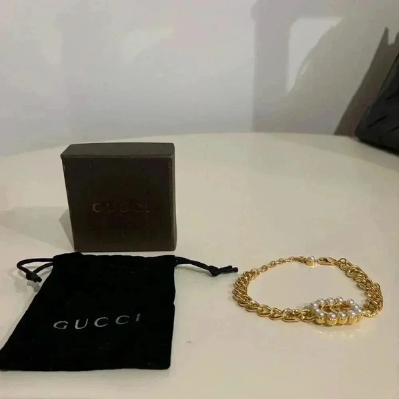 Gucci Double G Faux Pearl Bracelet - Picture 3 of 5